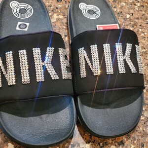 Nike sunflower flip hot sale flops
