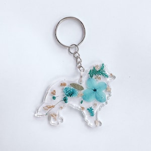 Handmade Collie Keychain: Resin, Dried Flowers & Gold Foil