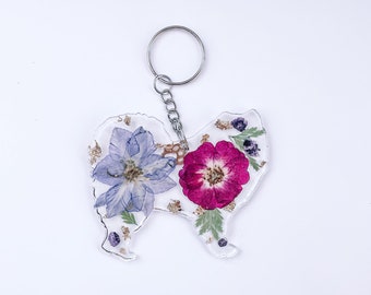 Handmade Samoyed Dog Keychain: Resin, Dried Flowers & Gold Foil