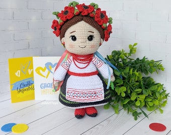 Poupée au crochet dans une tenue ukrainienne traditionnelle, poupée folklorique ukrainienne, poupée amigurumi, un cadeau exquis