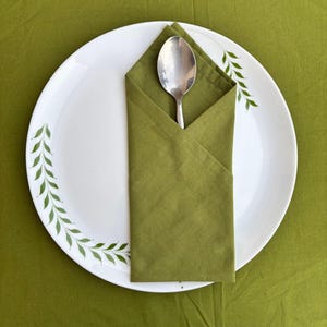 Moss Green Cotton Napkins Set: Elegant Dining Table Linens