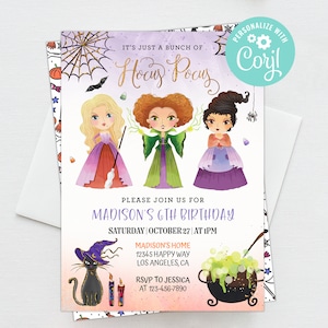 Könnte beinhalten: Eine druckbare Hocus Pocus-Geburtstagseinladung mit einem Farbschema in Lila, Grün und Orange. Die Einladung zeigt drei Hexen aus dem Film Hocus Pocus, eine schwarze Katze, einen Kessel und Kerzen. Der Text auf der Einladung lautet: "It's just a bunch of Hocus Pocus", "Please join us for Madison's 6th Birthday", "Saturday October 27 at 1pm", "Madison's Home", "12345 Happy Way", "Los Angeles, CA", "RSVP to Jessica", "at 123-456-7890".