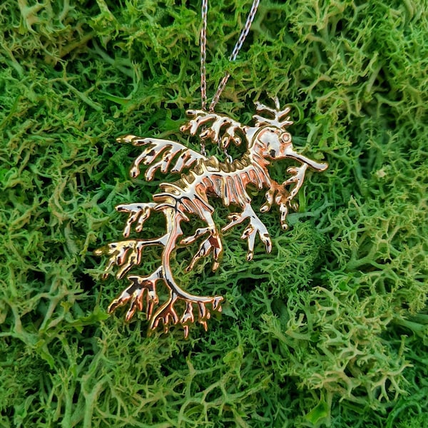 Leafy Sea Dragon Pendant, Sea Horse family - Syngnathidae, Gift for Ocean Lovers, Ocean and Sea Jewelry, Beach Jewelry with Nautical Theme