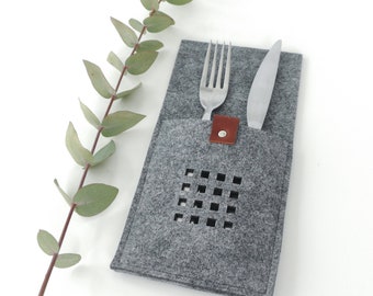 Cubiertos de fieltro, bolsillo - Restaurante moderno, cafetería, bistró, cubertería casera acogedora con cuadrados - Conjunto de decoración de mesa gris, canela, azul