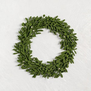 Couronne de table de Noël en feutre vert, décor de table de charme, pièce maîtresse de design minimaliste, couronne moderne et élégante, couronne de motifs floraux image 3