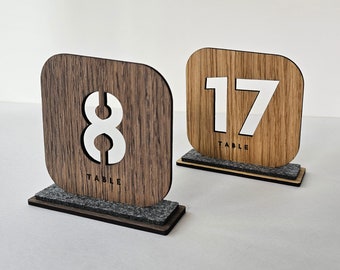 Houten tafelnummerborden met standaard voor restaurant, rustieke bruiloftstafelnummers, gepersonaliseerde gereserveerde borden, tafelnummers voor horeca