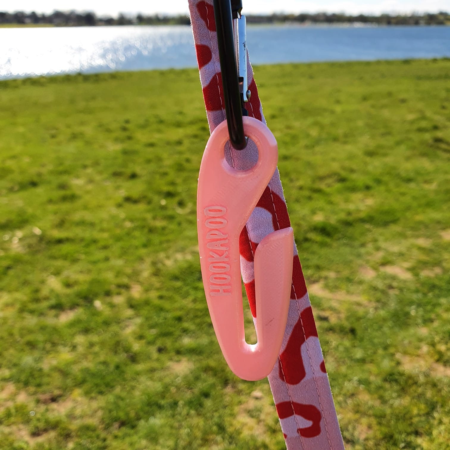 Hookapoo Dog Poop Bag Carrier Dog Poo Holder Clip on Hands free Sustainable Pink and Blue, Poo Hook