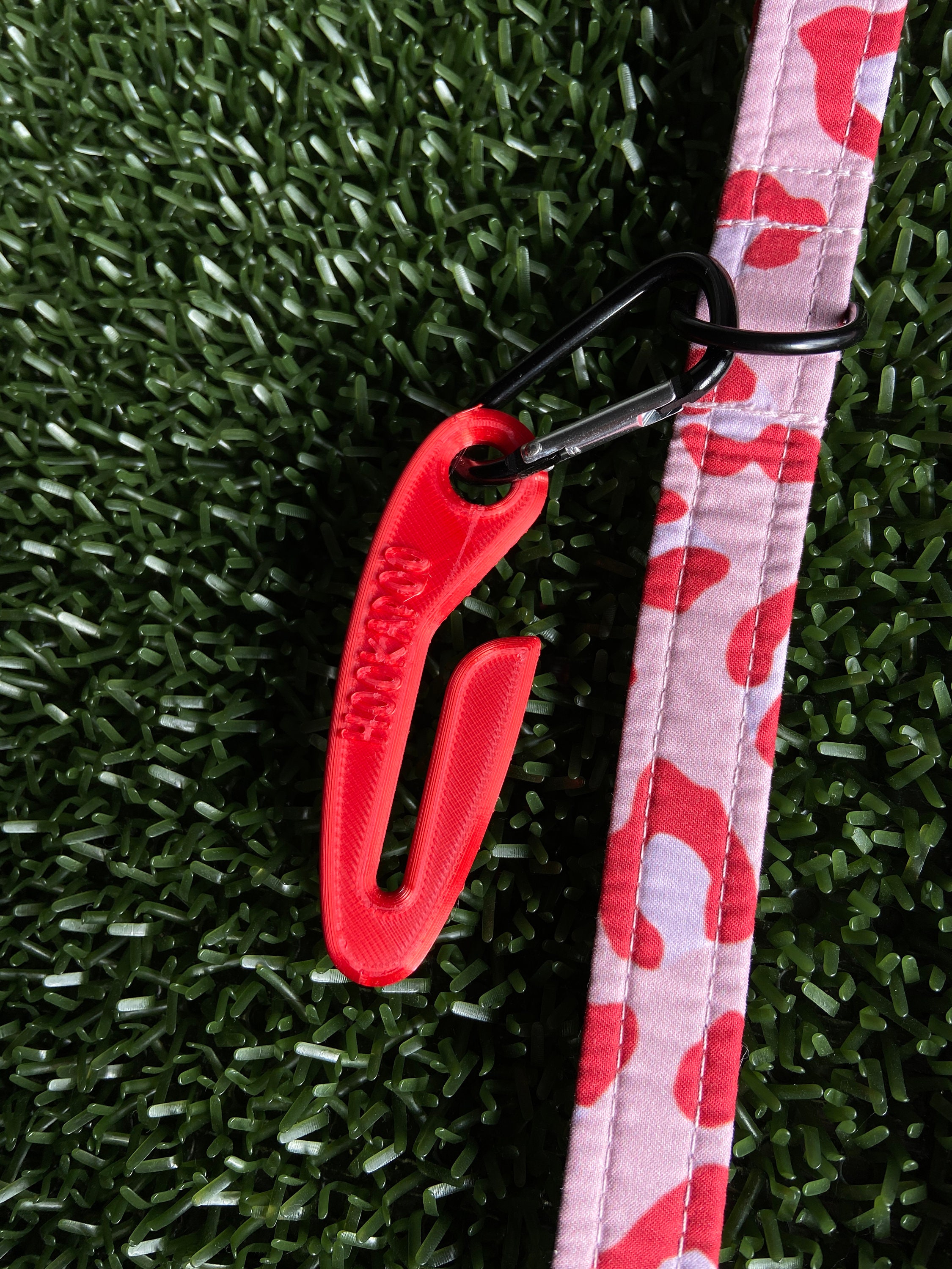 Hookapoo Dog Poop Bag Carrier Dog Poo Holder Clip on Hands free Sustainable Pink and Blue, Poo Hook