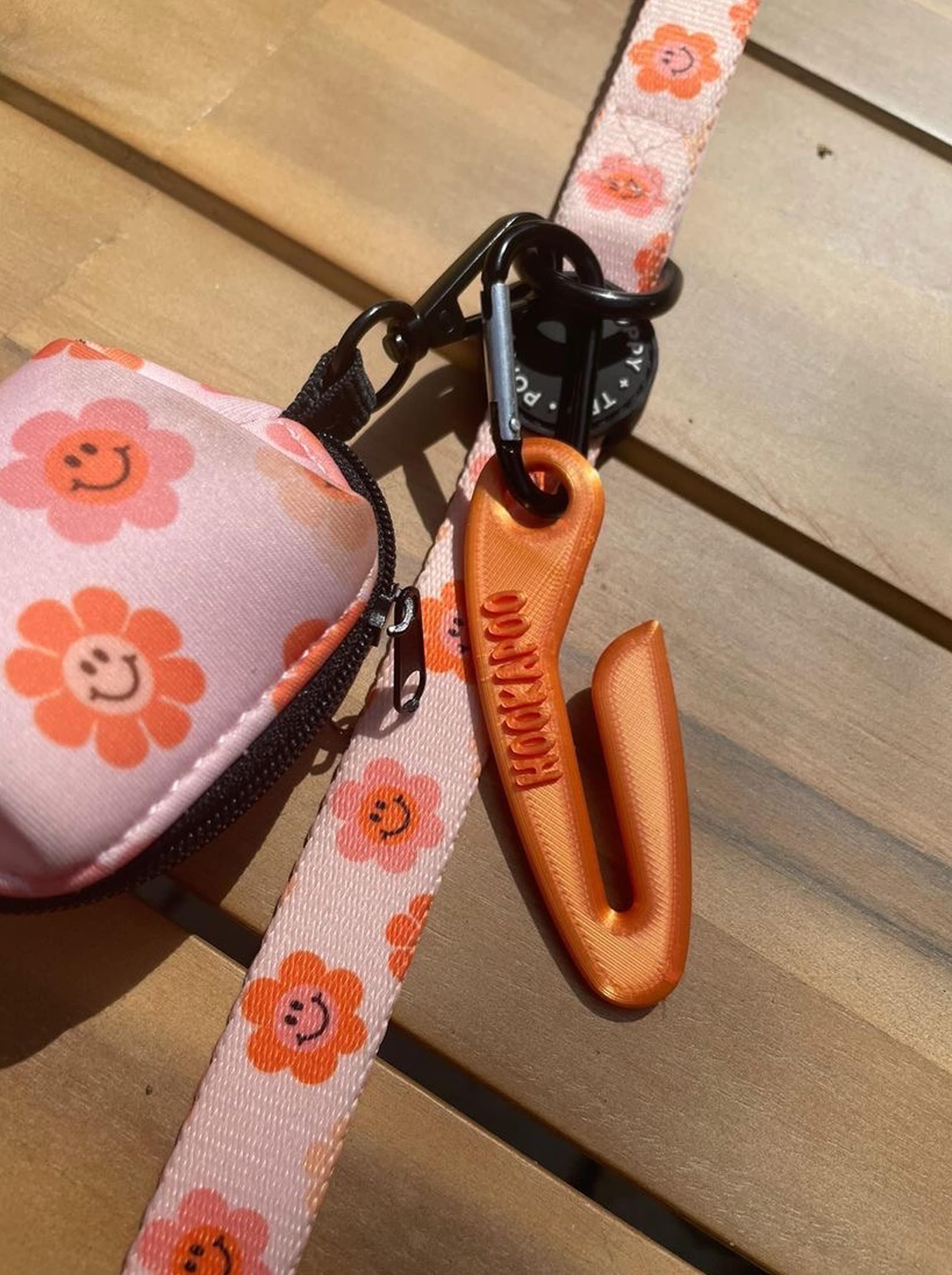 Hookapoo Dog Poop Bag Carrier Dog Poo Holder Clip on Hands free Sustainable Pink and Blue, Poo Hook
