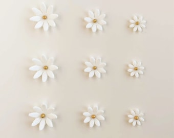 Edible Fondant White Daisy Flower with Gold Pearl Decoration for Birthday Cake/ Cupcakes Topper Christmas, Xmas- Set of 12