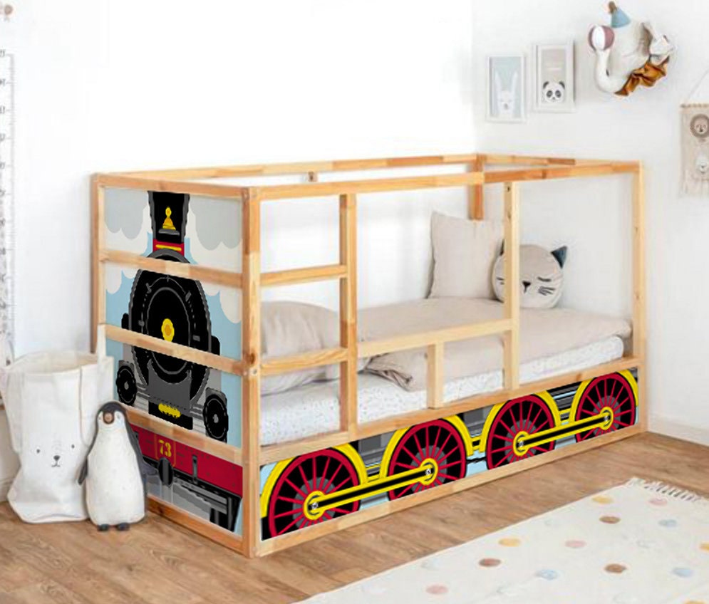 boys train bed