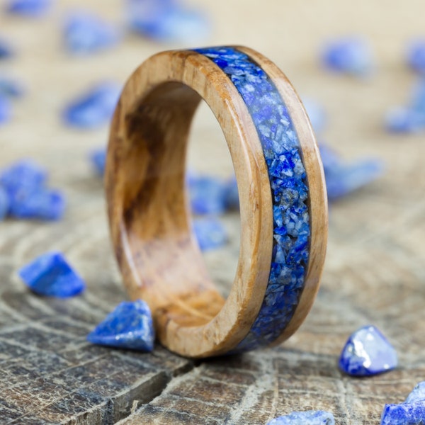 Bague en chêne massif et lapis lazuli, bague de mariage unique en bois fait main, style bohème et vintage, alliance naturelle homme et femme