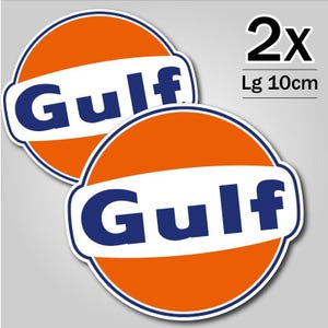 以下が含まれることがあります： ガルフのロゴが入った丸いステッカー2枚。ロゴはオレンジ色の円に白い水平バンド、青色の「Gulf」の文字で構成されています。ステッカーのサイズは10cmです。