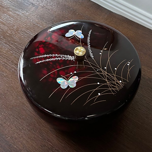 Vintage Round Lacquered Japanese Box.