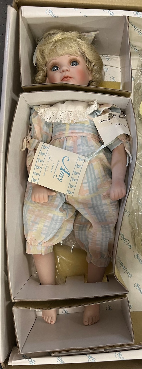 POUPEE PORCELAINE COLLECTION HAMILTON AMY AVEC CHEVAL par