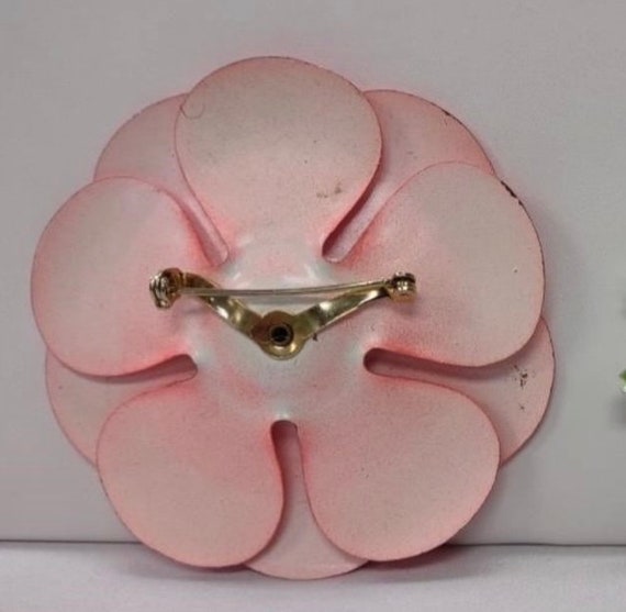 Vintage Collectible 1960s Red Enamel Flower Brooc… - image 3