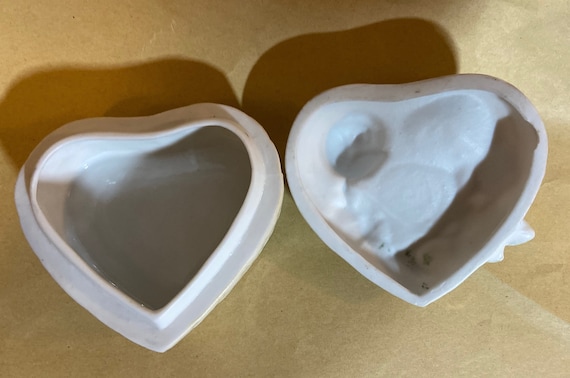 蓋にバラが飾られたヴィンテージのハート型小物入れ - Etsy 日本