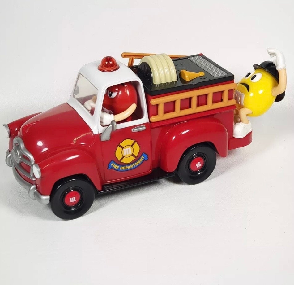 その他 m&m's FIRE TRUCK CANDY DISPENSER Amazon.com: Limited Edition M&M Firetruck Candy Dispenser
