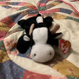 Vintage Collectible Beanie Baby Daisy The Cow Retired 1998