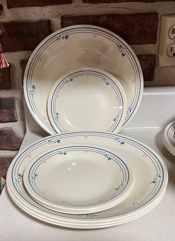 Vintage Corelle Country Violets 8 Pieces 4 Each Dinner Plates and Bread Butter Salad Plates