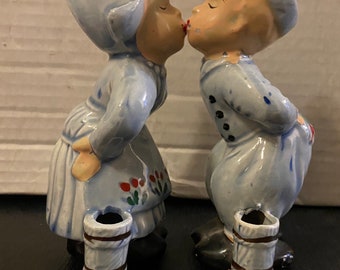 Figurine vintage di una coppia olandese che si bacia - Porta stuzzicadenti su ogni figura