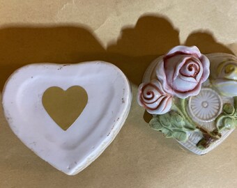 蓋にバラが飾られたヴィンテージのハート型小物入れ - Etsy 日本