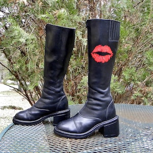 Vintage MURO 15" Leather Platform Boots Black tall Zip Boots calf gussets Handpainted LIPS Womens 6