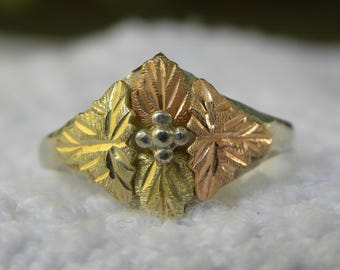 LANDSTROMs Black Hills Gold Ring--10kt Duo-Color Leaf on Sterling Silver band--SD, USA Vintage