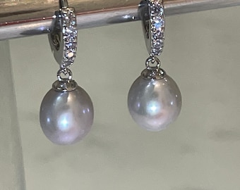Kate Middleton natural pearl and diamond earrings in gray exceptional quality