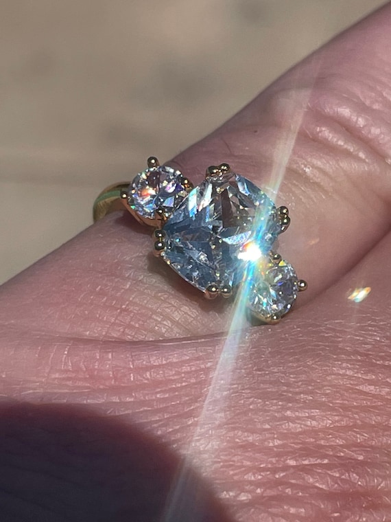 Meghan Markle Stone Diamond Engagement Ring Royal in Yellow Gold