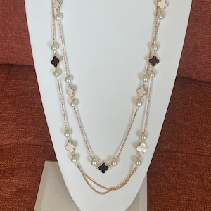 Diana Gilded age inspiré long collier de déclaration de perles et de trèfle