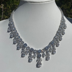 Excellent Quality Kate Middleton Queen Elizabeth royal family replica diamond necklace more than 40ct or Earrings