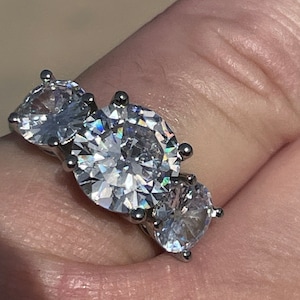 Meghan Markle 3 large Stone engagement ring silver white gold