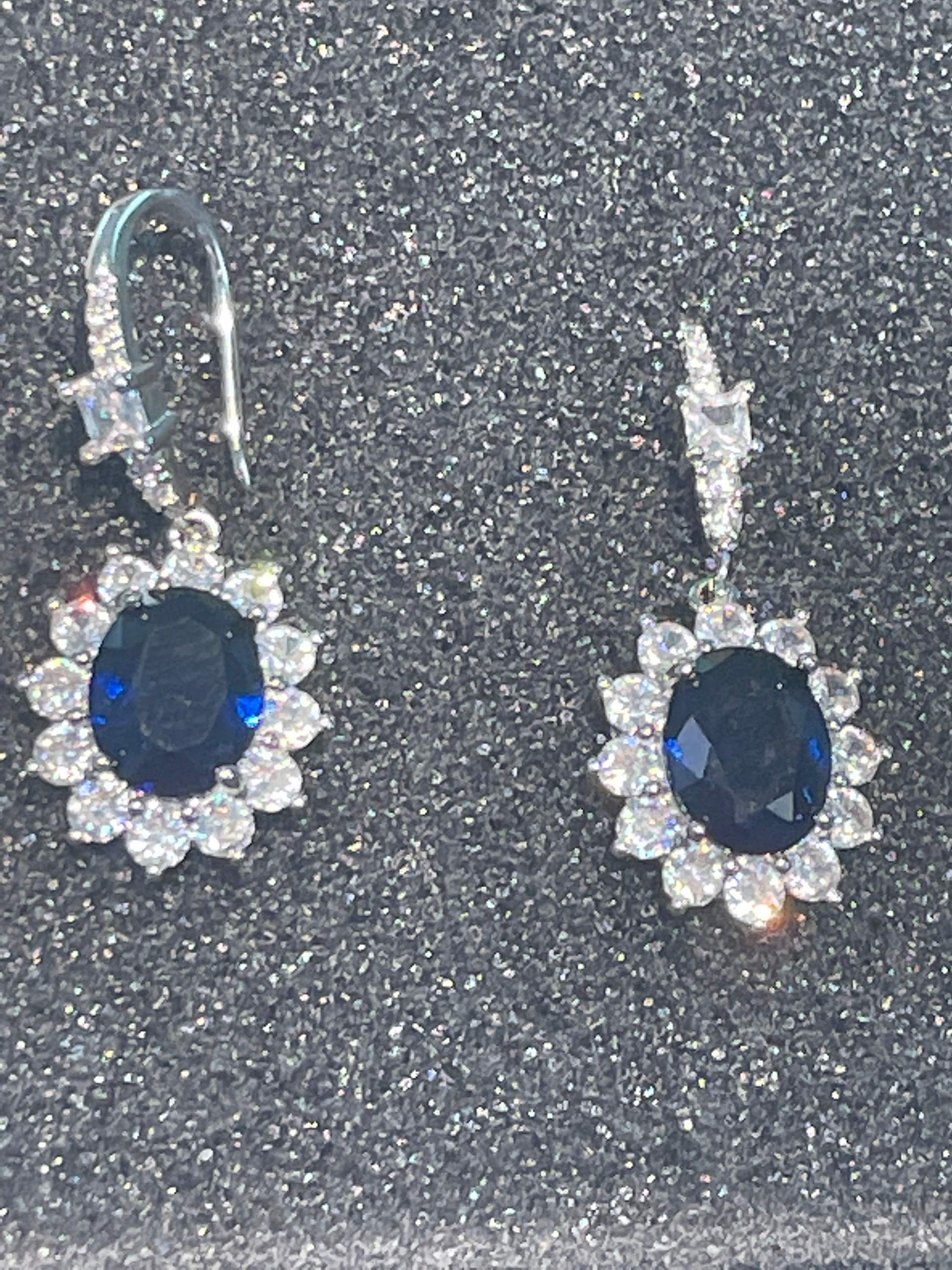 ORECCHINI CON ZAFFIRI CT. 1.00 E DIAMANTI NATURALI CT. 0.04 | Biffi