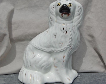 Antike Staffordshire Spaniel Hundefigur des 19.Jahrhunderts, viktorianischer Staffordshire Hund, handbemalte Keramikverzierung