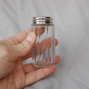 Antiguo tarro alto de cristal de plata de ley, antiguo tarro de tocador con tapa de plata (fechado en 1877)