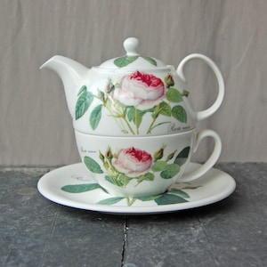 Juego de té individual &quot;Redoute Roses&quot; de Roy Kirkham: tetera, taza y platillo de porcelana fina inglesa, juego de té vintage con rosas botánicas.