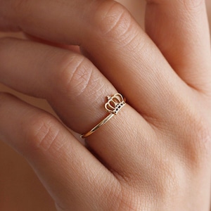 Anillo de caballero delicado, elegante anillo de corona real, anillo de corona real, elegante anillo de corona real, regalo de boda para anillo, anillo de plata esterlina
