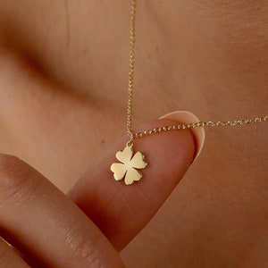 Dainty Minimalist Clover Necklace, 4 Leaf Clover Necklace, Tiny Clover Pendant, Lucky Clover Necklace, Elegant Flower Gift