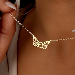 Collar con letra de alas de mariposa, collar de plata con inicial de mariposa, collar con letra de alas delicadas, regalo del día de la madre, joyería para la abuela