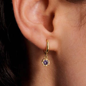 Pendientes personalizados con piedra de nacimiento / Pendientes minimalistas personalizados con piedra de nacimiento / Regalo perfecto para cumpleaños / Joyería de regalo para mamás primerizas