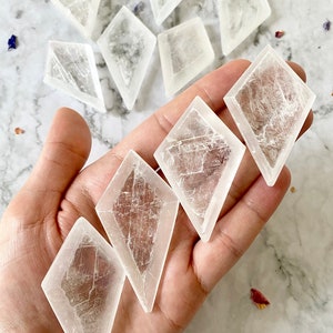 Diamant Selenit Ladeplatte | Selenit-Kristallgitter | Selenit Teller | Heiliger Altarstein | Diamantförmige Selenit | Selenit Scheiben