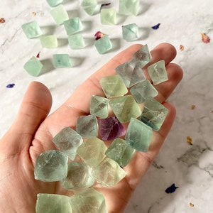Roher Fluorit Oktaeder | Natürlicher roher grüner Fluorit-Oktaederkristall | Rough Fluorit Geometrischer Kristall | Fluorit Oktaeder Kristalle