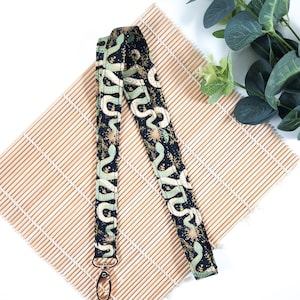 Cordón de serpiente estilo kimono, porta identificación de tela metálica dorada japonesa, llavero de reptil con cierre de seguridad, regalos para amantes de las serpientes en el Reino Unido