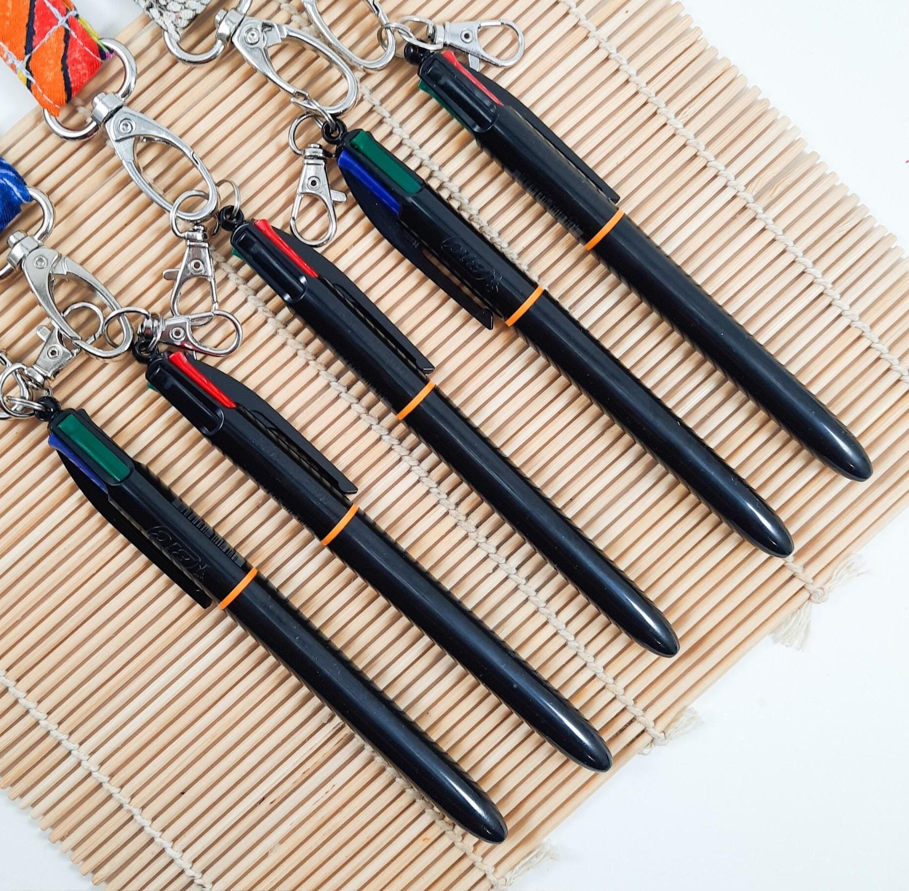4色格納式ボールペン：ストラップ付きキーホルダーアクセサリー - Etsy