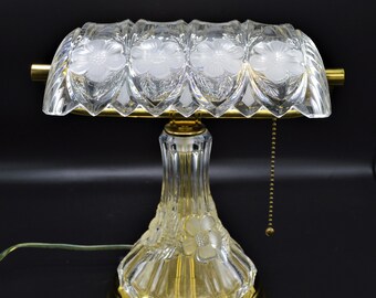 Vintage Anna Hutte Bleikristall Floral Glass Banker's Style Desk Lamp