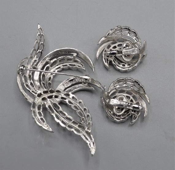 Crown Trifari Silver Tone Brooch and Earrings - image 6