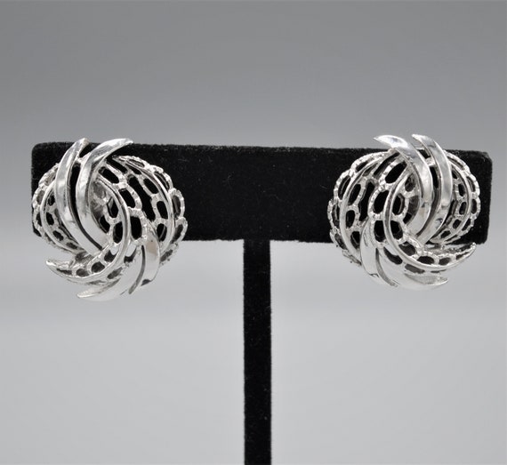 Crown Trifari Silver Tone Brooch and Earrings - image 4