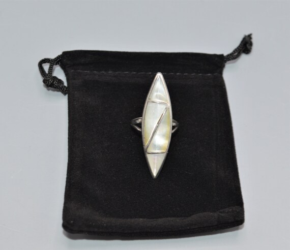 Mother of Pearl and Sterling Inlay Ring - image 7