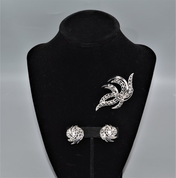 Crown Trifari Silver Tone Brooch and Earrings - image 2